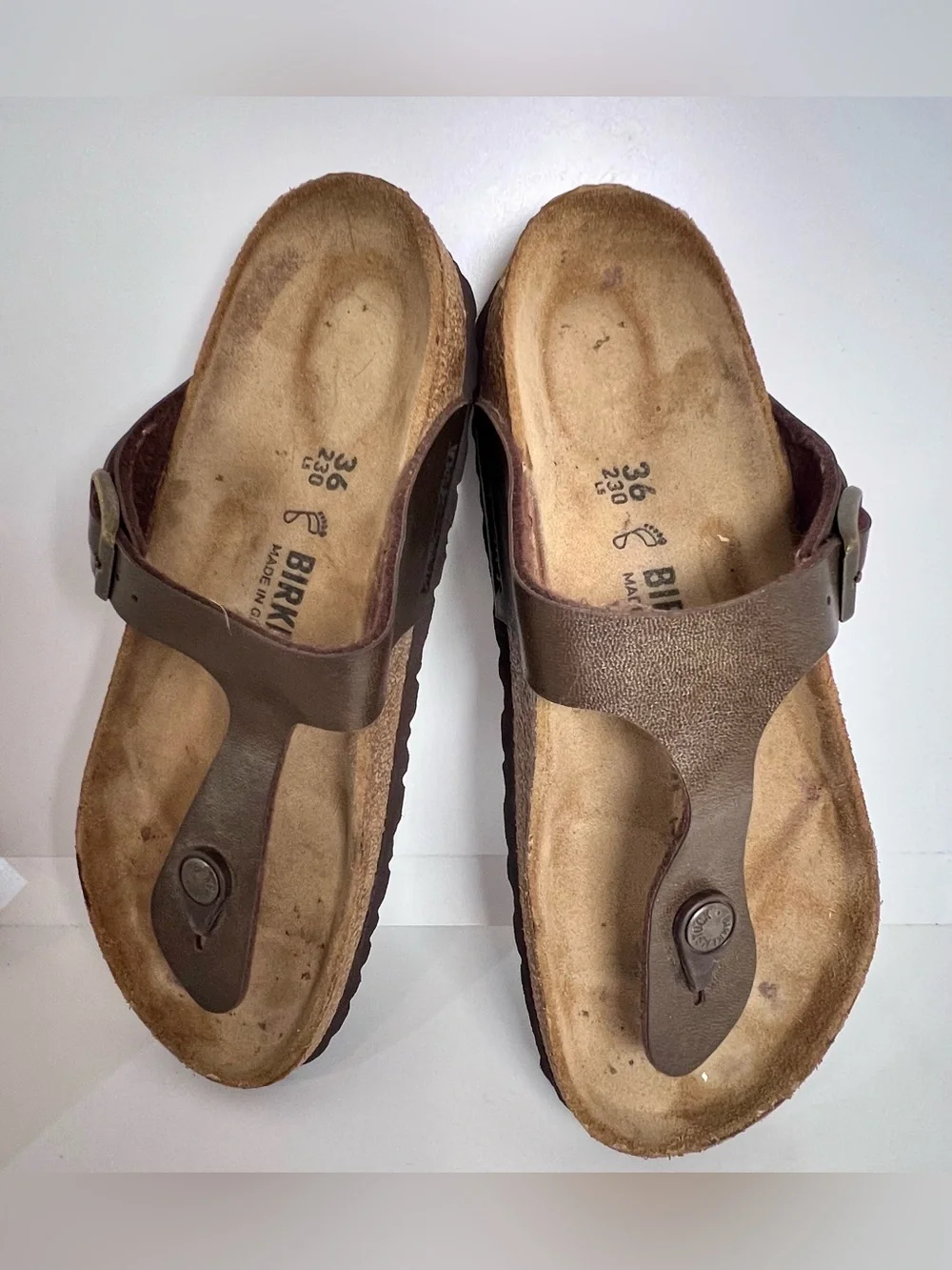 Birkenstock Gizeh in Golden Brown size 36 or 6
